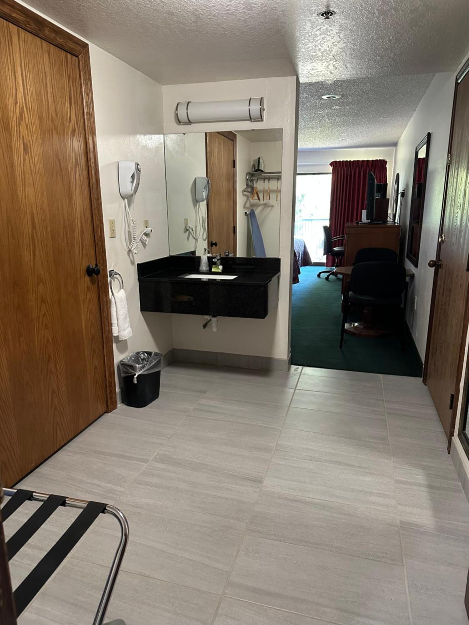 Oyster Bay Inn & Suites Bremerton Zewnętrze zdjęcie