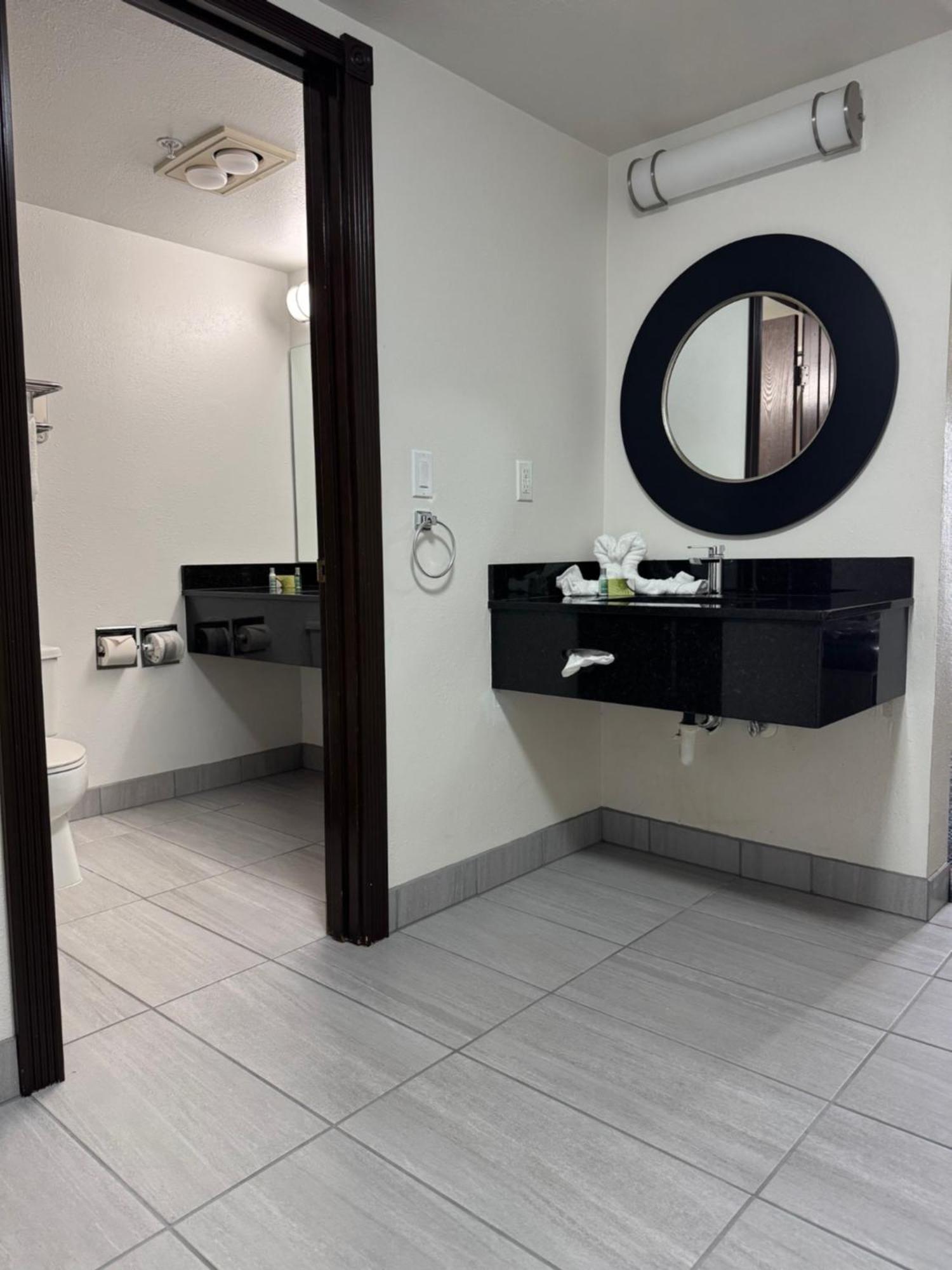 Oyster Bay Inn & Suites Bremerton Zewnętrze zdjęcie